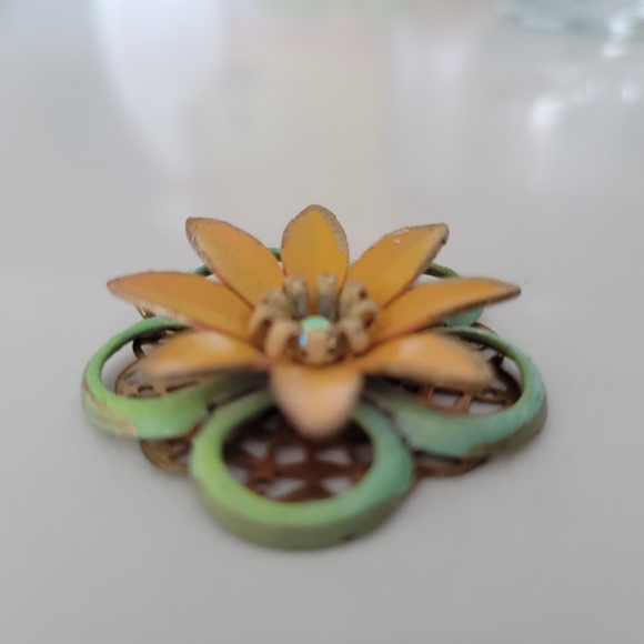 Metal Flower Pendant - Picture 2 of 5